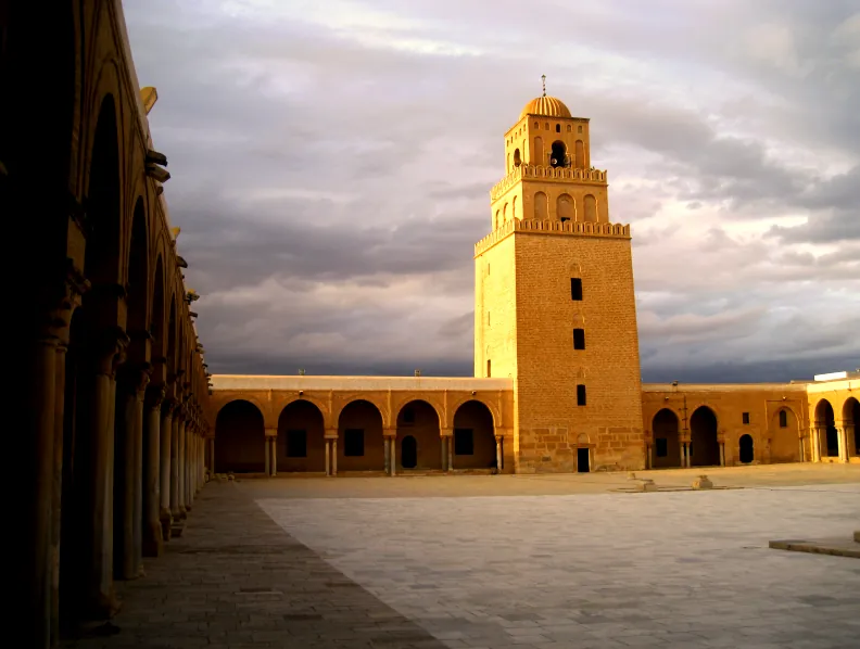 Cour et minaret de la Grande Mosquée d'Uqba