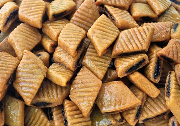 Losanges de makroudh aux dattes nappés de miel