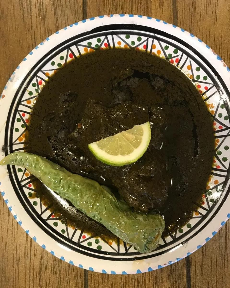 Mloukhia tunisienne, ragoût de feuilles de corète et bœuf